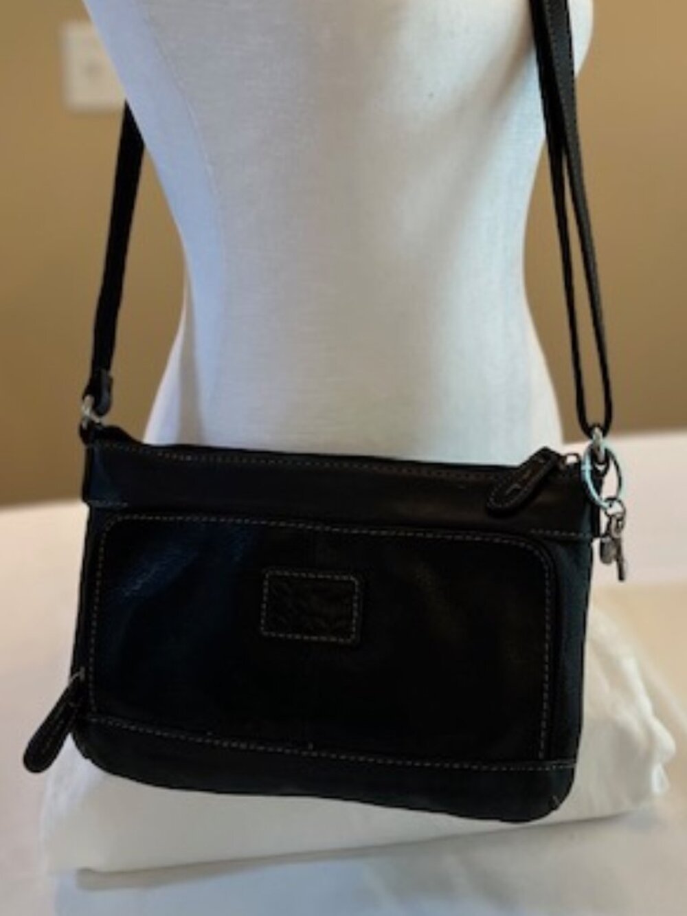 FOSSIL | Black Pebbled Leather Crossbody Bag Zip Top Closure-EUC - Picture 4 of 15